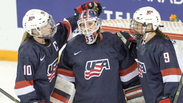 meghan-duggan-usa-hockey-team.jpg